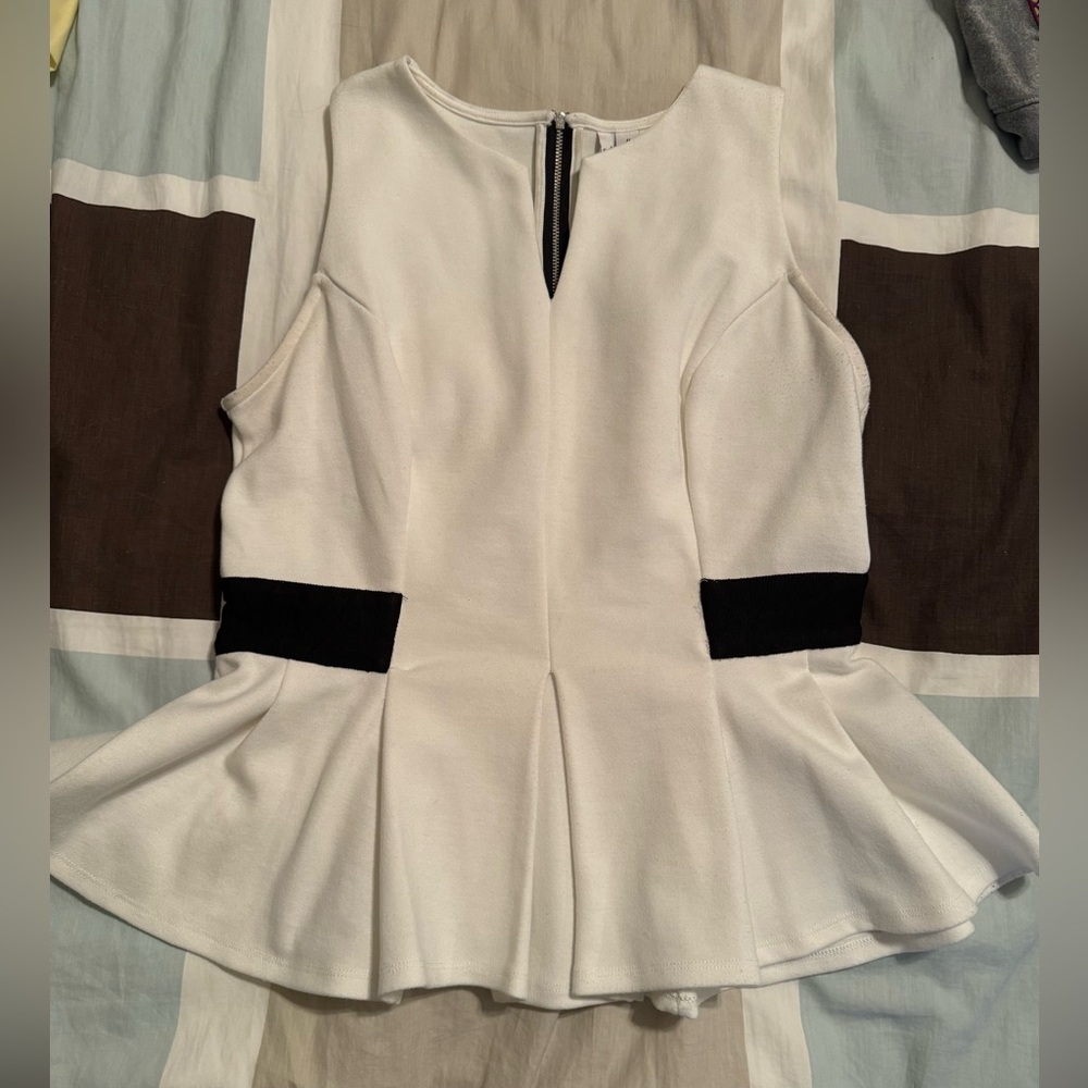 Women’s fit & flare, cream/black size medium top